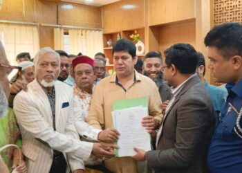 সোনারগাঁয়ে মান্নানের পক্ষে মনোনয়নপত্র সংগ্রহ