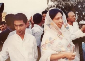 খালেদা জিয়া : তার তুলনা তিনি নিজেই