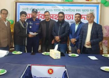 আমতলীতে দরিদ্র মেধাবী এসএসসি পরীক্ষার্থীদের ফরম পূরনে আর্থিক সহায়তা প্রদান