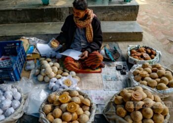 বন্দরে ভেজাল গুড়ের রমরমা ব্যবসা !