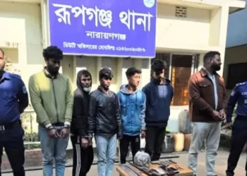 রূপগঞ্জে যৌথ অভিযানে অস্ত্র ও মাদকসহ গ্রেফতার ৬