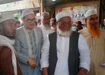 ফতুল্লায় মুফতি মনির হোসাইন কাসেমীর খেজুর গাছের নির্বাচনী প্রচারণা