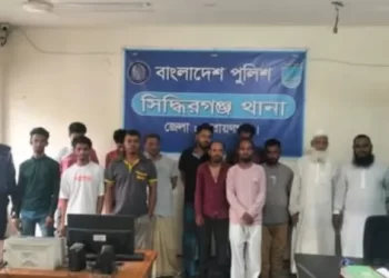 সিদ্ধিরগঞ্জে পুলিশের অভিযানে হেরোইন-ইয়াবাসহ গ্রেপ্তার ১৭