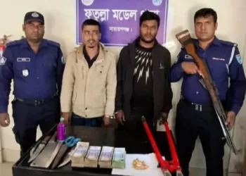 ফতুল্লায় নগদ টাকা ও ডাকাতির মালামালসহ গ্রেপ্তার ২