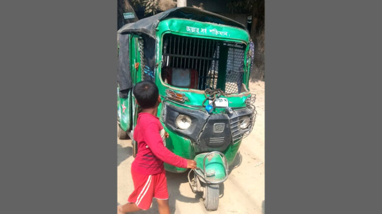 আড়াইহাজারে সিএনজি-বাস সংঘর্ষে শিশু নিহত