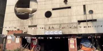 আওয়ামী লীগের বিভিন্ন কার্যালয়ে নেতাকর্মীদের প্রবেশের চেষ্টার নেপথ্যে কী?