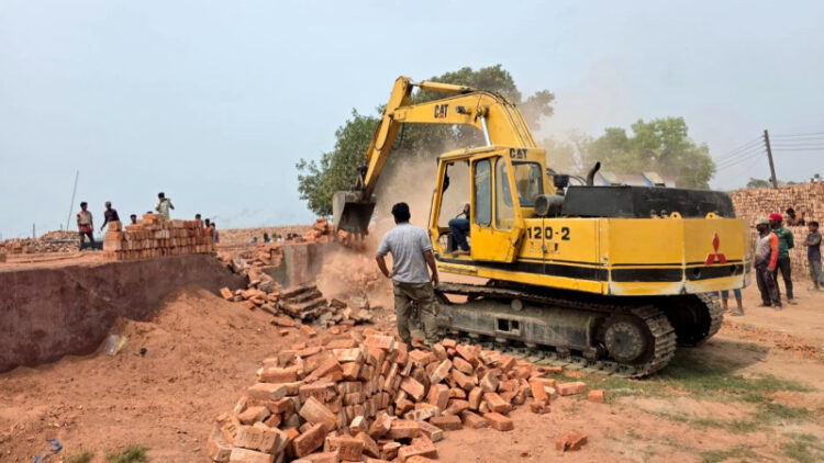 বক্তাবলীতে তিন ইটভাটায় ৯ লাখ টাকা জরিমানা