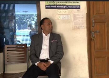 সিদ্ধিরগঞ্জে ভূমি অফিসে ঝুলছে তালা আর অপেক্ষায় প্রতিমন্ত্রী !