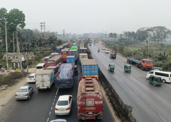 ঢাকা-চট্টগ্রাম মহাসড়কে সোনারগাঁ অংশে তীব্র যানজট