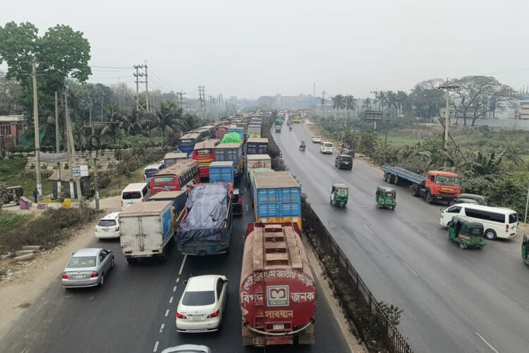 ঢাকা-চট্টগ্রাম মহাসড়কে সোনারগাঁ অংশে তীব্র যানজট