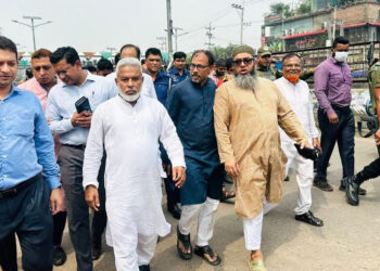 ফুটপাত ছেড়ে দিতে এমপি মান্নানের ২ দিনের আলটিমেটাম