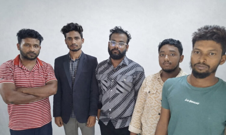 আড়াইহাজারে ফসলি জমির মাটি কাটায় আটক ৫