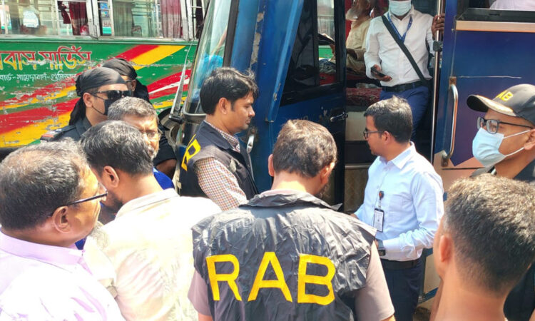 সিদ্ধিরগঞ্জে অতিরিক্ত ভাড়া আদায়, ২ পরিবহনকে জরিমানা