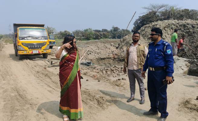 মুছাপুরে কৃষি জমিতে মাটি কাটার অভিযোগে লাখ টাকা জরিমানা