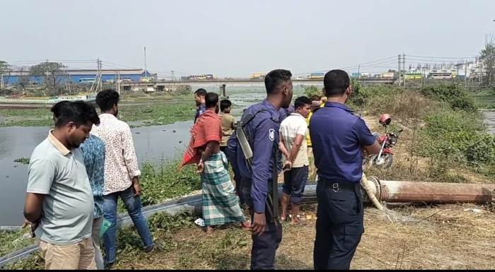 সোনারগাঁয়ে অবৈধভাবে খাল ভরাট, ভ্রাম্যমাণ আদালতে জরিমানা
