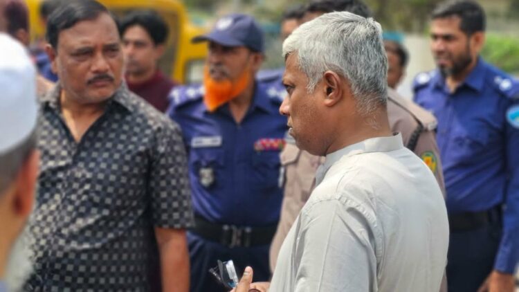 নারায়ণগঞ্জে আকস্মিক পেট্রোল পাম্প পরিদর্শনে জ্বালানি প্রতিমন্ত্রী