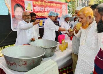 চলমান তাপদাহে চতুর্থ দিনেও অটোরিক্সা চালক শ্রমিক ইউনিয়নের সেবা অব্যাহত