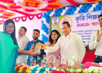 সোনারগাঁয়ে এসএসসি পরীক্ষায় কৃতি শিক্ষার্থীদের সংবর্ধনা