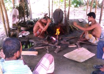 টুং টাং শব্দে মুখর ইসলামপুরের কামার শালা