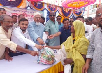 শেখ হাসিনার নির্দেশ বানভাসি একজন মানুষও যেন অনাহারী না থাকে -ধর্মমন্ত্রী 