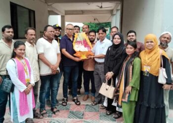 ফতুল্লা মডেল থানায় স্মাইল এর পক্ষে মৌসুমী ফল প্রদান