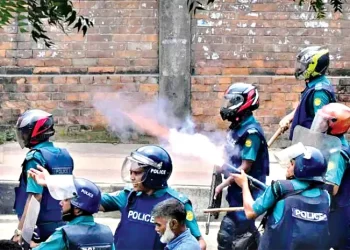 এএফপি’র রিপোর্ট // খুব কাছ থেকে গুলি মর্মান্তিক সংঘর্ষের ছবি প্রকাশ পাচ্ছে