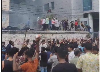 আওয়ামী লীগের ধানমন্ডি কার্যালয়ে আগুন
