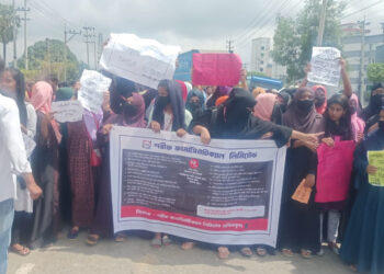 রূপগঞ্জে শ্রমিকদের ঢাকা-সিলেট মহাসড়ক অবরোধ