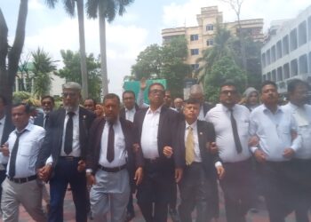 আদালতপাড়ায় বিএনপিপন্থি আইনজীবিদের বিক্ষোভ মিছিল