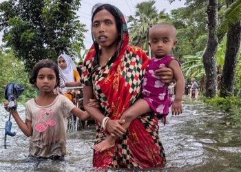 বন্যায় ঝুঁকিতে ২০ লাখ শিশু-কিশোর: সেভ দ্য চিলড্রেন
