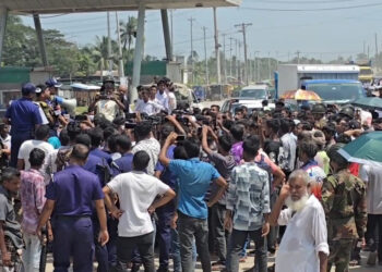 রূপগঞ্জে কাঞ্চন সেতুর টোল আদায় বন্ধের দাবিতে বিক্ষোভ
