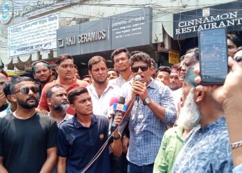 চার্জসিট থেকে নাম কাটতে মোটা অংকের টাকা নিচ্ছেন – আশা