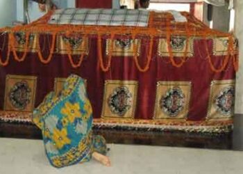 বন্দরে মাজার থেকে গাঁজাসহ নারী আটক