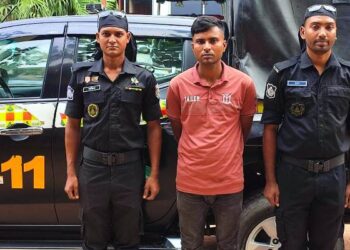 বন্দরে র‌্যাবের অভিযানে ২৯৮ বোতল ফেন্সিডিলসহ হাসান গ্রেফতার