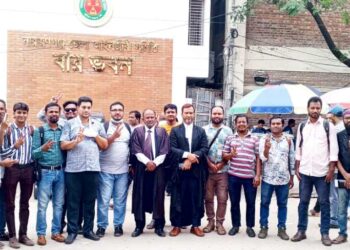 মিথ্যা মামলায় জামিন পেলেন ১৩ সাংবাদিক