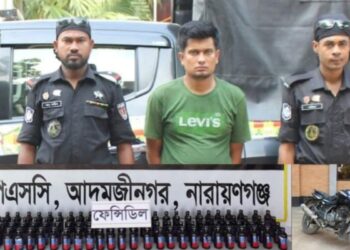 সোনারগাঁয়ে অভিনব কায়দায় মাদক পাচারকালে র‌্যাবের অভিযানে আটক -১