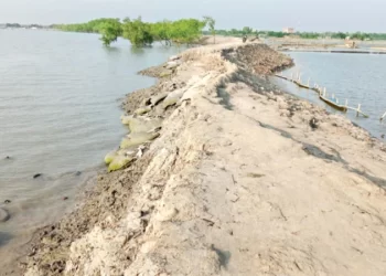 সতর্ক উপকূল // প্রবল হতে পারে ঘূর্ণিঝড় ‘দানা’