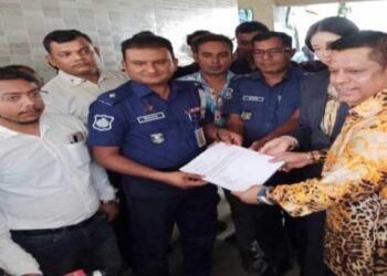 সন্ত্রাসী ও ভূমিদস্যু মুজিবর ও হাবিবের বিরুদ্ধে ওসির কাছে সেলিমের স্মারকলিপি