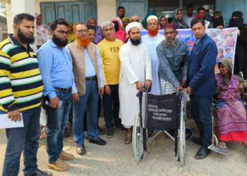 আমতলীতে জাহানারা-লতিফ মোল্লা ফাউন্ডেশনের নগদ টাকা ও হুইল চেয়ার বিতরন