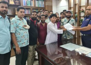সাংবাদিক রনির উপর হামলাকারীদের গ্রেফতারের দাবীতে এসপি-ডিসিকে স্মারকলিপি