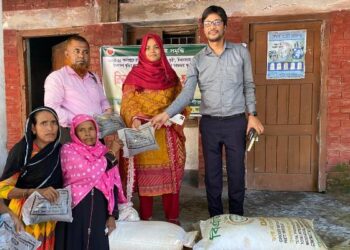 বকশীগঞ্জে ক্ষুদ্র ও প্রান্তিক কৃষকরা  পেলেন বিনামূল্যে সার -বীজ 