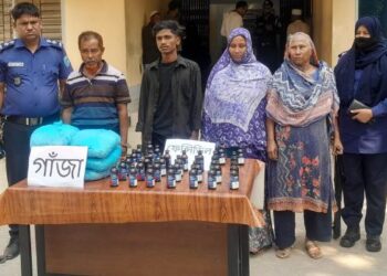 সোনারগাঁয়ে গাঁজা ও ফেনসিডিলসহ আটক ৪