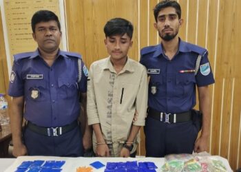 বন্দরে বিপুল পরিমাণ ইয়াবাসহ গ্রেফতার-১