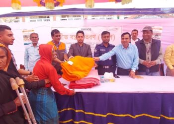 ইসলমাপুরে হত দরিদ্র ও প্রতিবন্ধীদের মাঝে শীতবস্ত্র বিতরণ