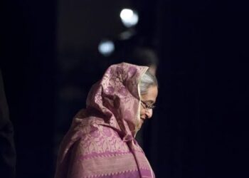 হাসিনার বিরুদ্ধে যুবলীগ কর্মীর মামলা, কিন্তু কেন?