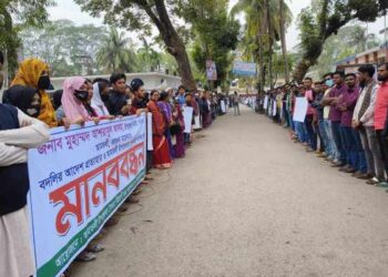আমতলীর ইউএনওর বদলী ঠেকাতে মাঠে বিভিন্ন শ্রেণী পেশার মানুষ!