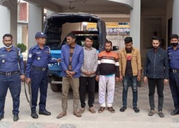 ফতুল্লায় গাড়ী চোর চক্রের ৫ সদস্য গ্রেপ্তার