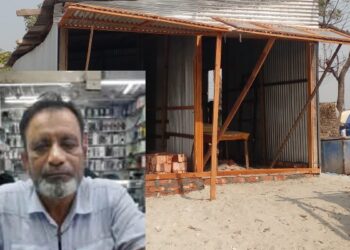 রেলওয়ের জায়গা দখল করে শ্রমিকদল নেতা সফির ঘর নির্মাণ!