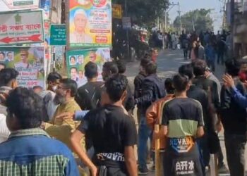 সোনারগাঁয়ে ফুল দেওয়াকে কেন্দ্র করে বিএনপির দুই পক্ষের সংঘর্ষ, আহত ১০