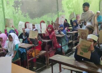 আমতলীতে বছরের প্রথম দিনেই অসহায় শিশুদের পাশে স্বপ্নছোঁয়া স্বেচ্ছাসেবী যুব সংগঠন
